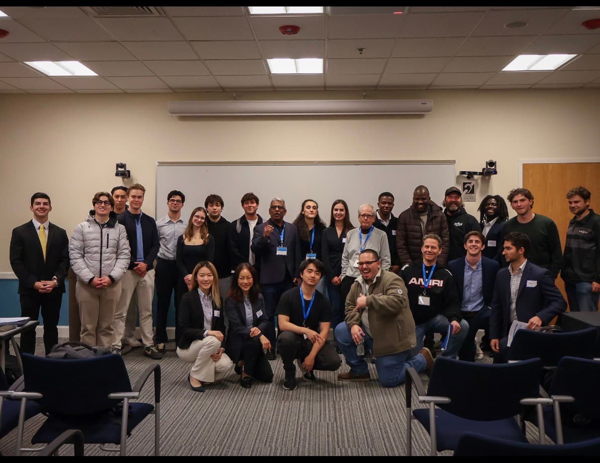 David Mintz mentoring Bentley University Entrepreneurship Hub students